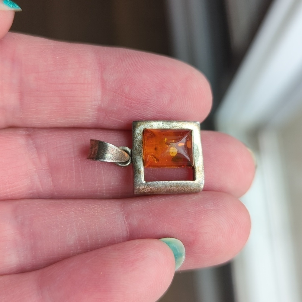 Silver Amber charm - Picture 3 of 4